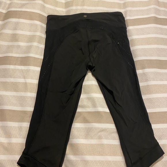 Women’s Capri Lululemon Pants Size 6 - Picture 2 of 5